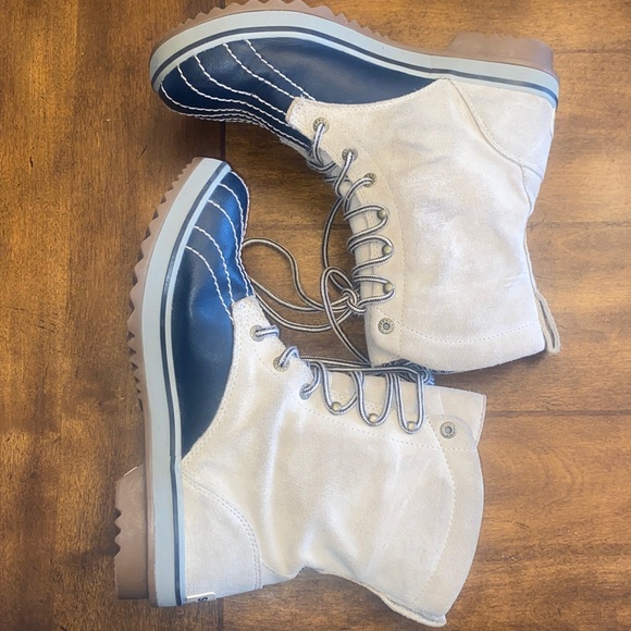 Sorel Cream and Navy Lace-Up Boots - Picture 5 of 7
